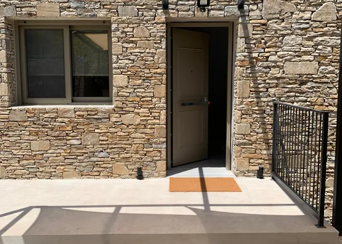 Lithea, Stone Apartman